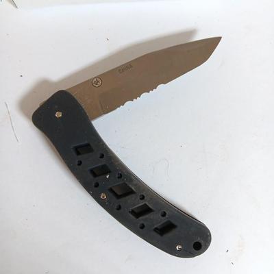 Two brand new pocketknives - The Apache and YK2 2000 II New in boxes