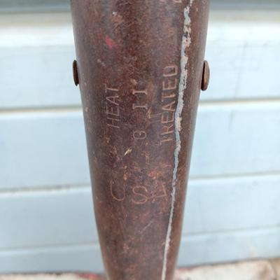 Hand tools for cement - Shovels - scraper and a pry bar