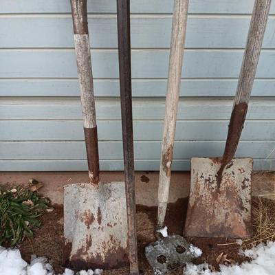 Hand tools for cement - Shovels - scraper and a pry bar