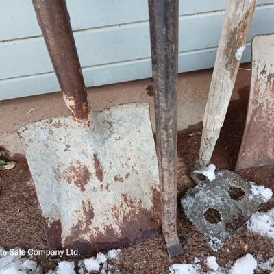 Hand tools for cement - Shovels - scraper and a pry bar
