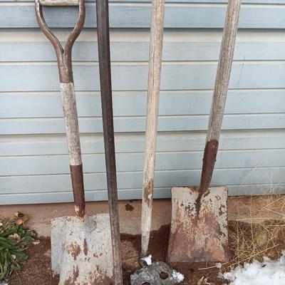 Hand tools for cement - Shovels - scraper and a pry bar