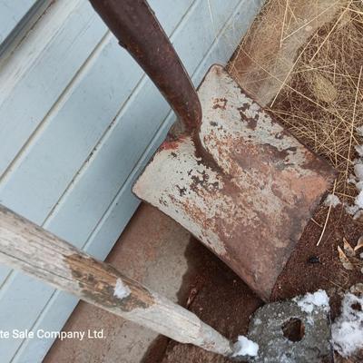 Hand tools for cement - Shovels - scraper and a pry bar
