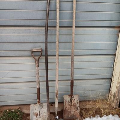 Hand tools for cement - Shovels - scraper and a pry bar
