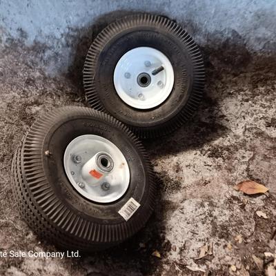 Wheelbarrow with two extra tires
