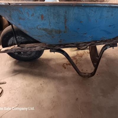 Wheelbarrow with two extra tires