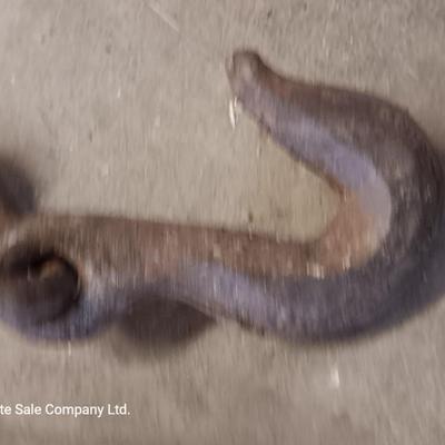 Small pieces of chain - each with a steel hook on the end and a load / chain binder