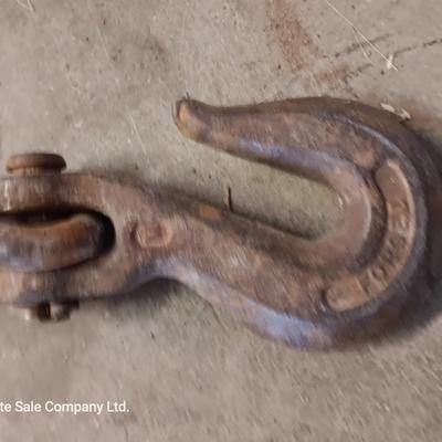 Small pieces of chain - each with a steel hook on the end and a load / chain binder