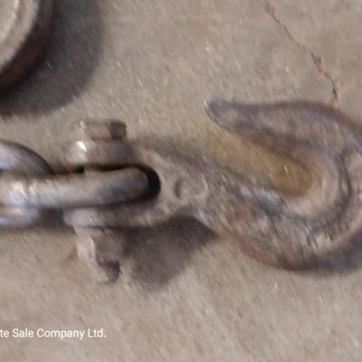 Long chain with steel hooks on each end