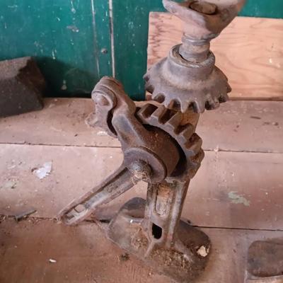 Antique Ford Spiral Hand Crank Jack Chicago FJ2
