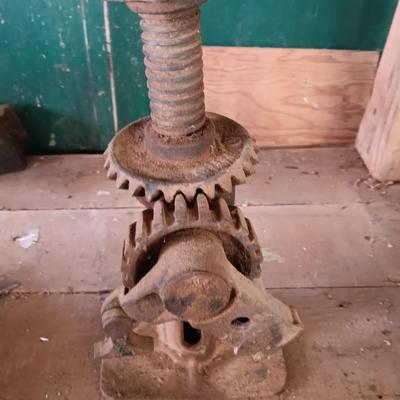 Antique Cast Iron No. 18 Ratcheting Car Screw Jack - Early 1900s Model T or Model A T Jack