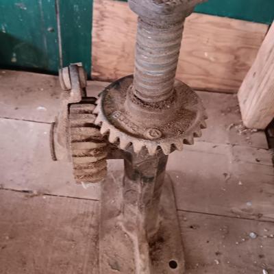 Antique Cast Iron No. 18 Ratcheting Car Screw Jack - Early 1900s Model T or Model A T Jack