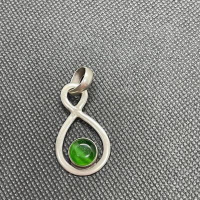 Vintage 925 silver harmony pendant w/ Green topaz?