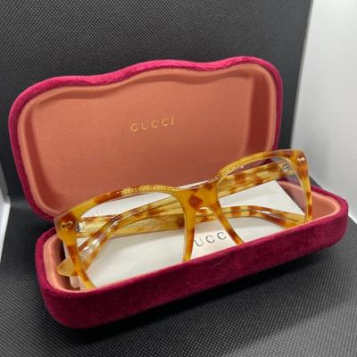 Gucci frames red velvet case