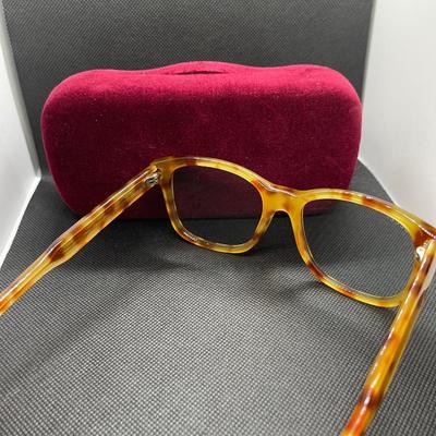 Gucci frames red velvet case