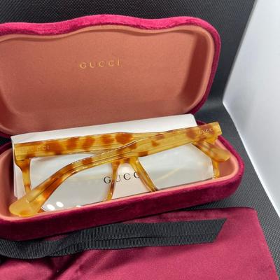 Gucci frames red velvet case