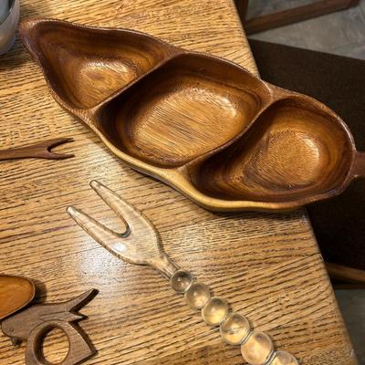 MCM Wood Dinner Ware lot, all wood seen on table, nice animal napkin rings