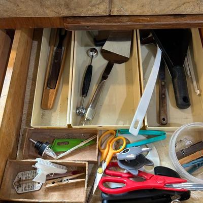 Kitchen knives and utensil lot -all seen
