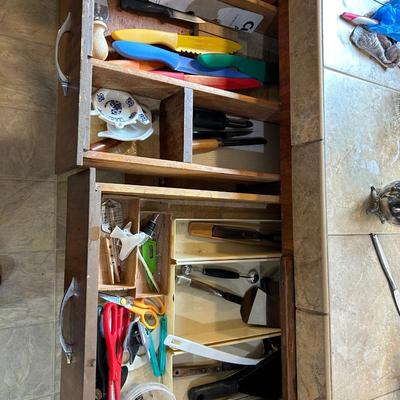 Kitchen knives and utensil lot -all seen