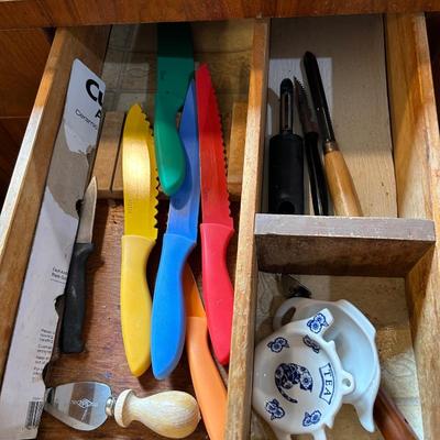 Kitchen knives and utensil lot -all seen