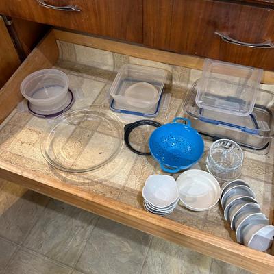 Pyrex and glass kitchen bowl lot- all seen
