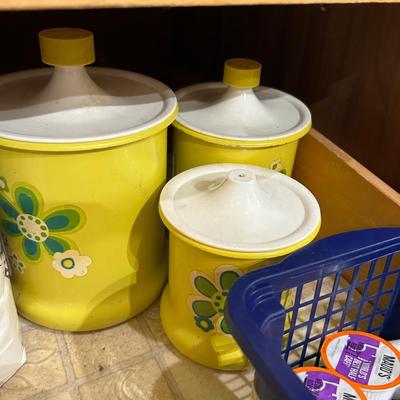 Pyrex and glass kitchen bowl lot- all seen