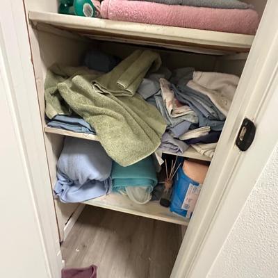 Towel closet lot - all towels seen
