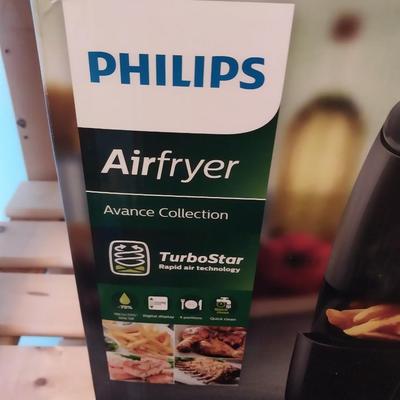 LIKE NEW PHILLIPS AIR FRYER AND COOKBOOK