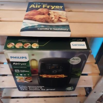 LIKE NEW PHILLIPS AIR FRYER AND COOKBOOK