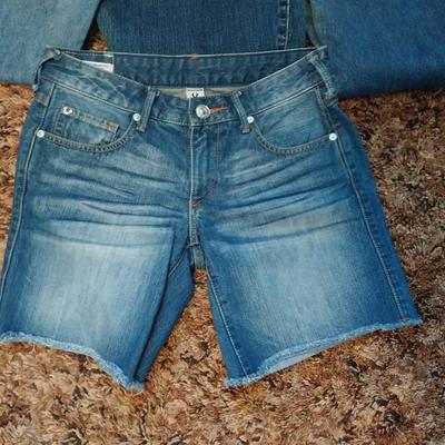 3 PAIRS OF LADIES JEANS AND 1 SHORTS SIZE 8 & 10