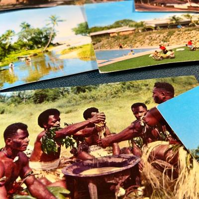 GROUP OF VINTAGE COLOR POSTCARDS OF FIJI  7 COUNT