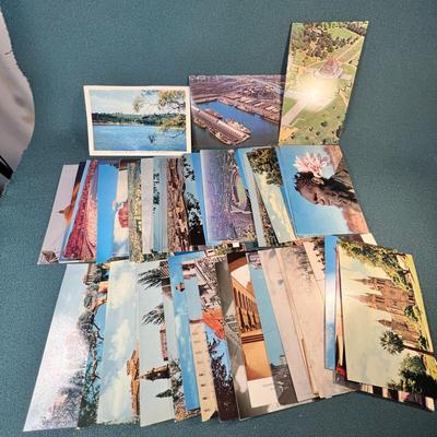 GROUP OF 44 COLOR POSTCARDS OF AUSTRALIA FROM 1963