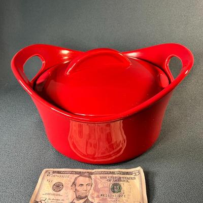 RED 2.75 QT. ENAMELED LIDDED BAKING DISH by RACHEL RAY w/ HANDLES