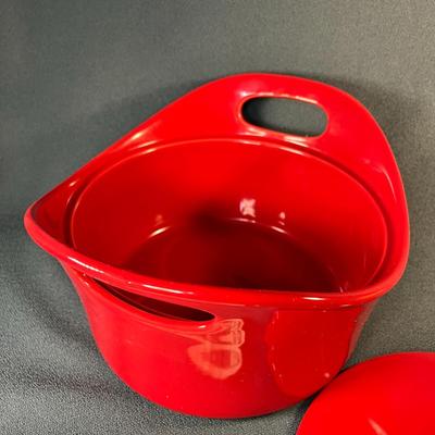 RED 2.75 QT. ENAMELED LIDDED BAKING DISH by RACHEL RAY w/ HANDLES