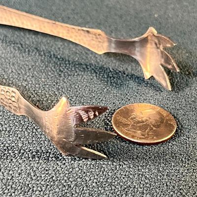 HAMMERED METAL CLAW TONGS