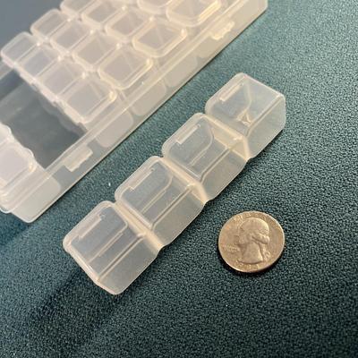 PORTABLE PILL BOX 7 DAYS, EACH DAY REMOVABLE, 4 TIME SLOTS, PLUS LABELS- NEW & UNUSED