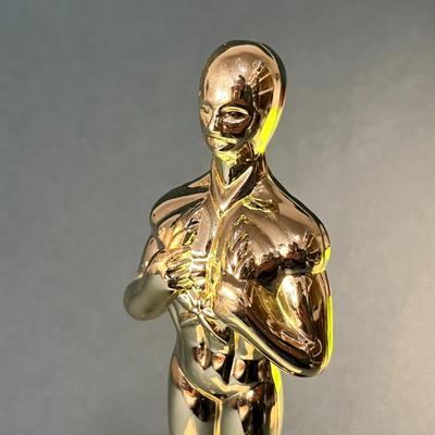 IMITATION HOLLYWOOD  OSCAR STATUE 