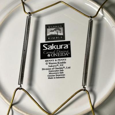 FUN PAIR OF CHICKEN PLATES ON HOLDER/HANGERS WARREN KIMBLE COLLECTION