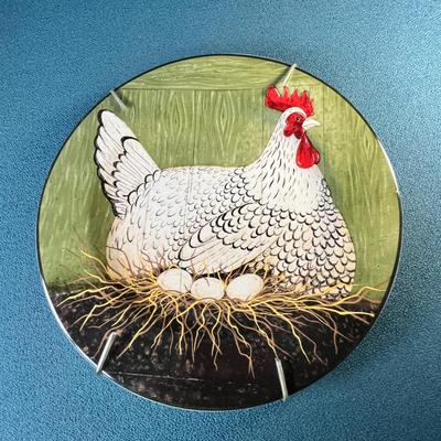 FUN PAIR OF CHICKEN PLATES ON HOLDER/HANGERS WARREN KIMBLE COLLECTION