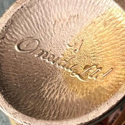 SET OF 4 FANCY ONEIDA SALT & PEPPER SHAKERS IN BOX