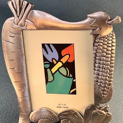 VEGETABLE THEMED METAL PICTURE FRAME SELF STANDING FRAME