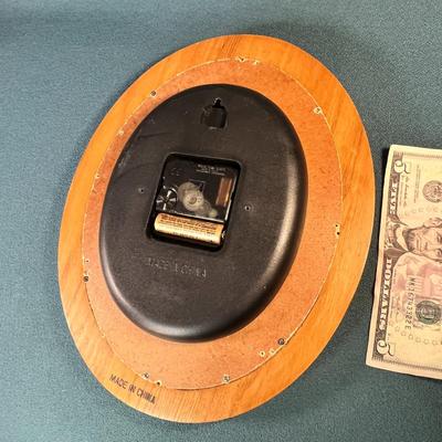 INGRAHAM WOOD FRAMED OVAL WALL CLOCK, BATTERY OPERATED, WORKS!