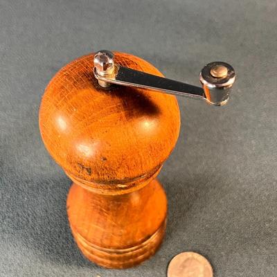VINTAGE WOODEN PEPPER GRINDER MADE IN FRANCE