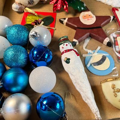 ASSORTMENT OF CHRISTMAS DECORATIONS: BULBS, FIGURINES, TAGS, GARLAND, ETC.