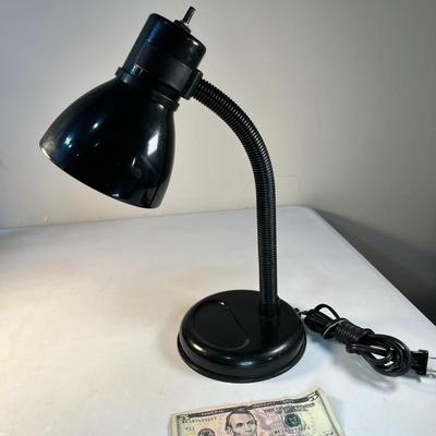 BLACK METAL FLEXIBLE ARM DESK LAMP WITH TRAY IN BASE