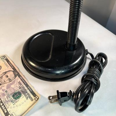 BLACK METAL FLEXIBLE ARM DESK LAMP WITH TRAY IN BASE