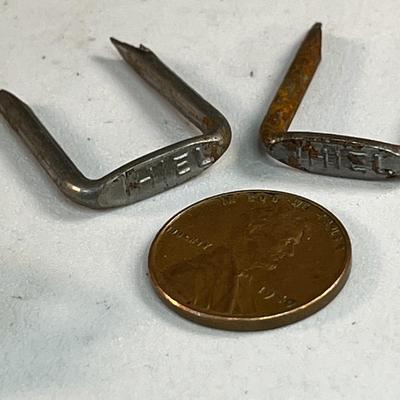 BOX OF VINTAGE HEAVY DUTY EASY DRIVE STAPLES 1/2" X 15/16"