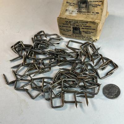 BOX OF VINTAGE HEAVY DUTY EASY DRIVE STAPLES 1/2" X 15/16"