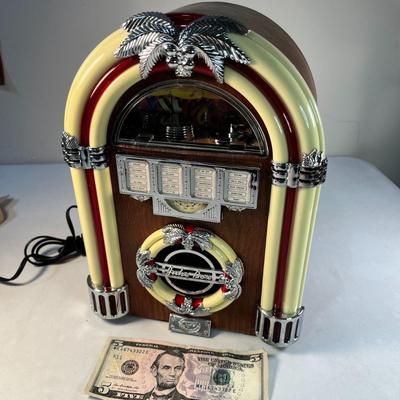 FUN TABLE TOP JUKE BOX RADIO  LIGHTS UP!  