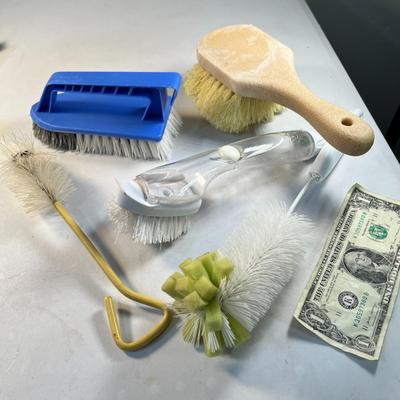 GROUP OF 5 ASSORTED CLEANING BRUSHES:  BOTTLE, SCRUBBING, DISH