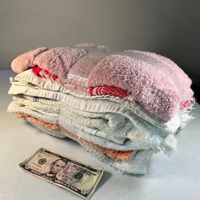 BUNDLE OF CLEAN TERRY CLOTH TOWELS, PERFECT FOR CLEANING, SHOP!